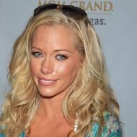 Kendra Wilkinson keeps hot summer sizzling with sexy Daylife | Picture 66594